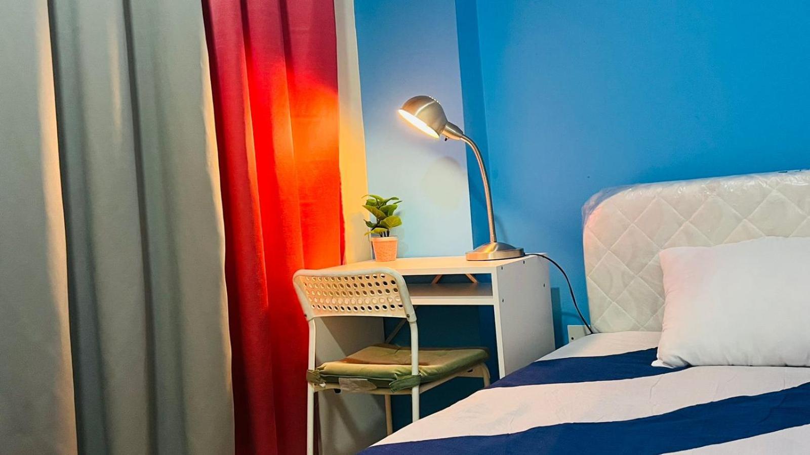 Homestay Nicest Partition In Barsha Heights Near Internet Metro *